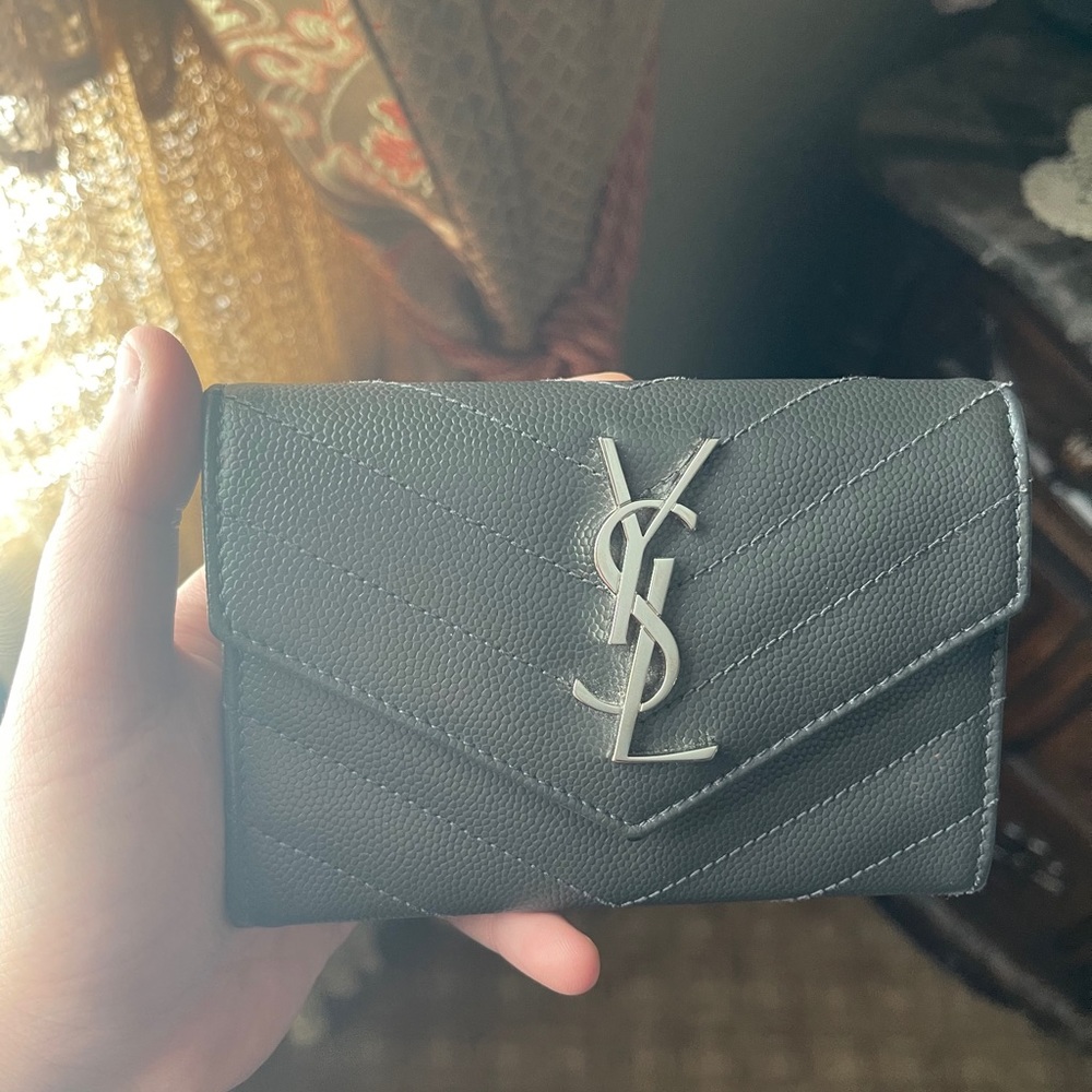 ❌❌SOLD❌❌YSL Compact Wallet - Picture 9 of 12